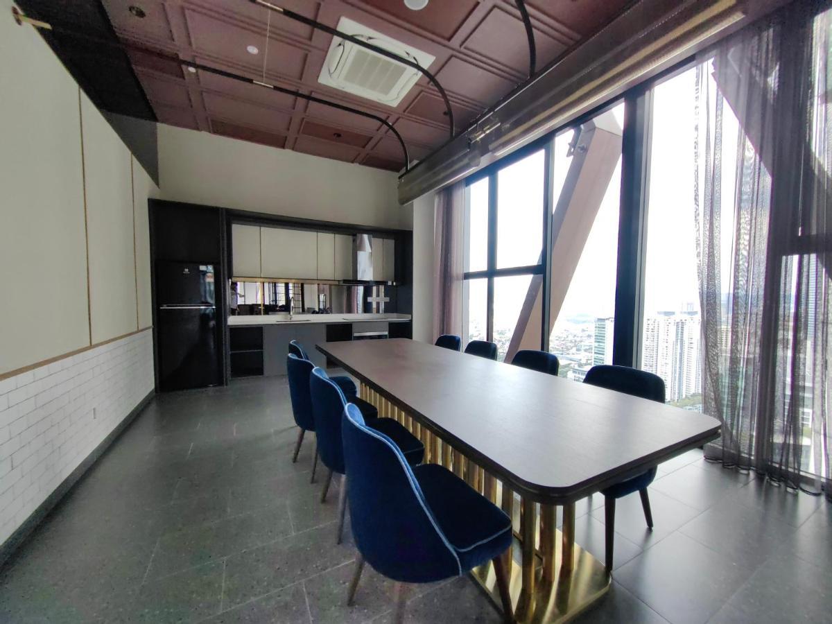 Scarletz Suites At Klcc By Veedu Hauz Kuala Lumpur Zewnętrze zdjęcie