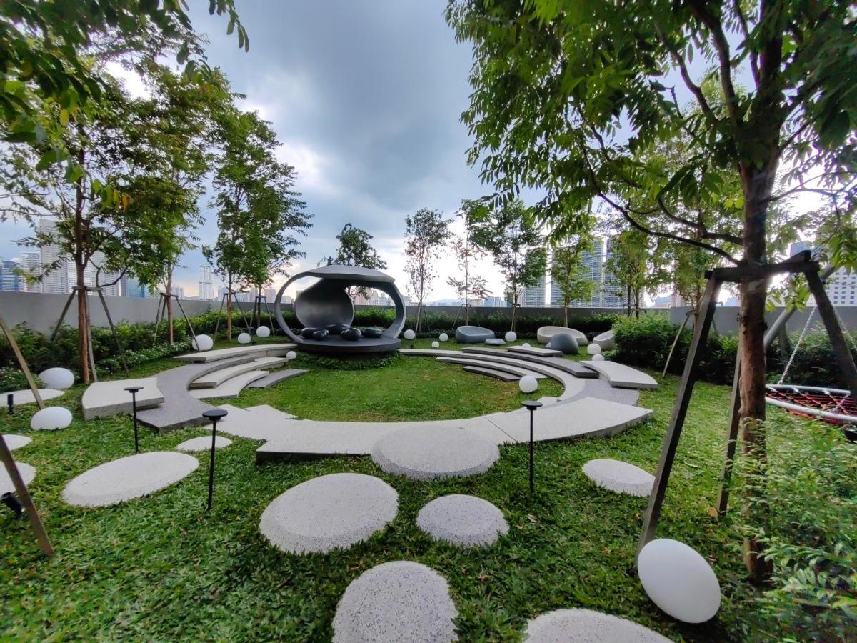 Scarletz Suites At Klcc By Veedu Hauz Kuala Lumpur Zewnętrze zdjęcie